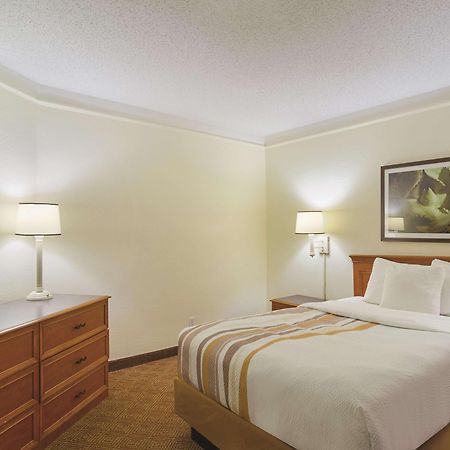 La Quinta Inn By Wyndham Denver Cherry Creek Bagian luar foto