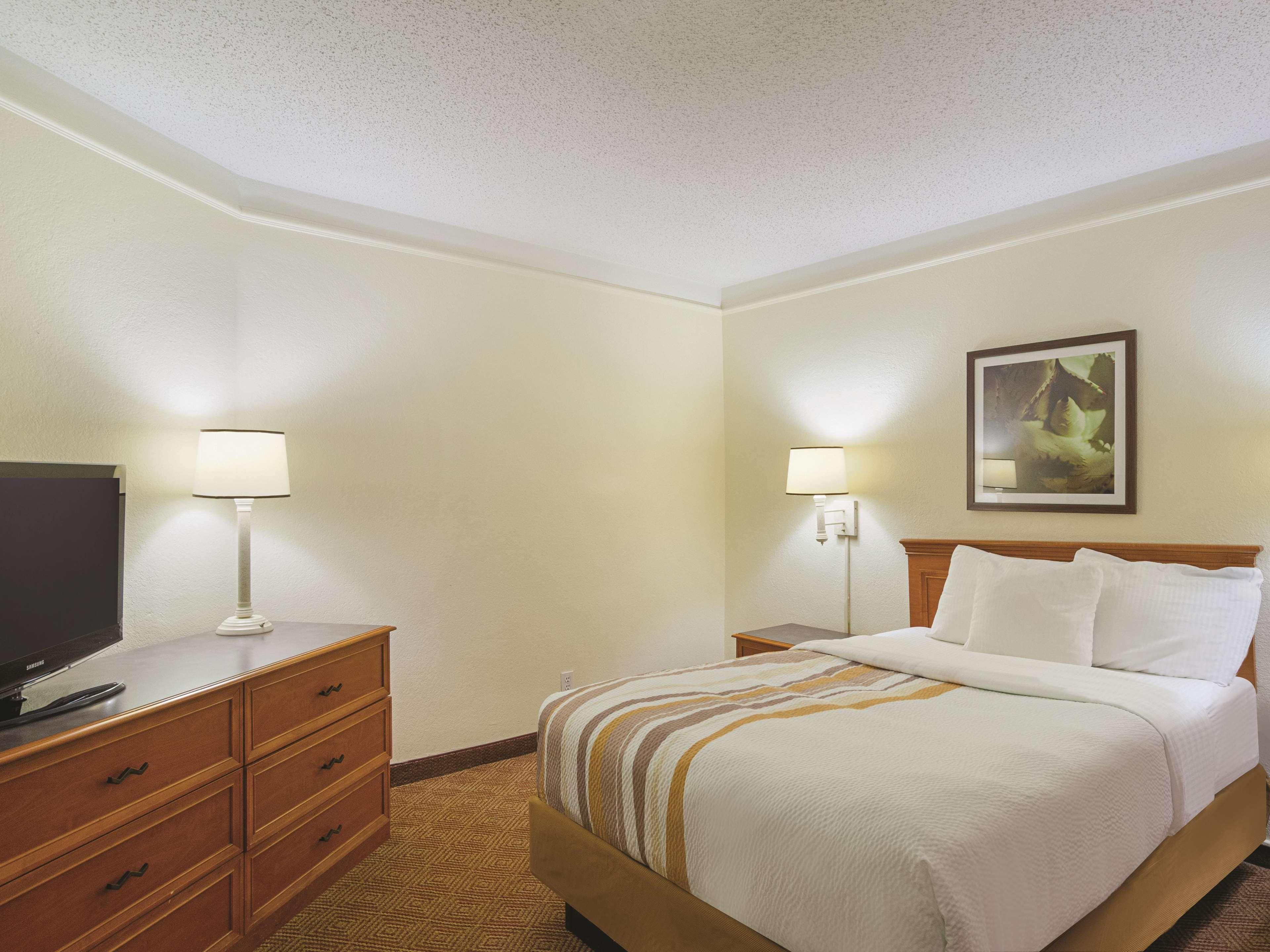 La Quinta Inn By Wyndham Denver Cherry Creek Bagian luar foto