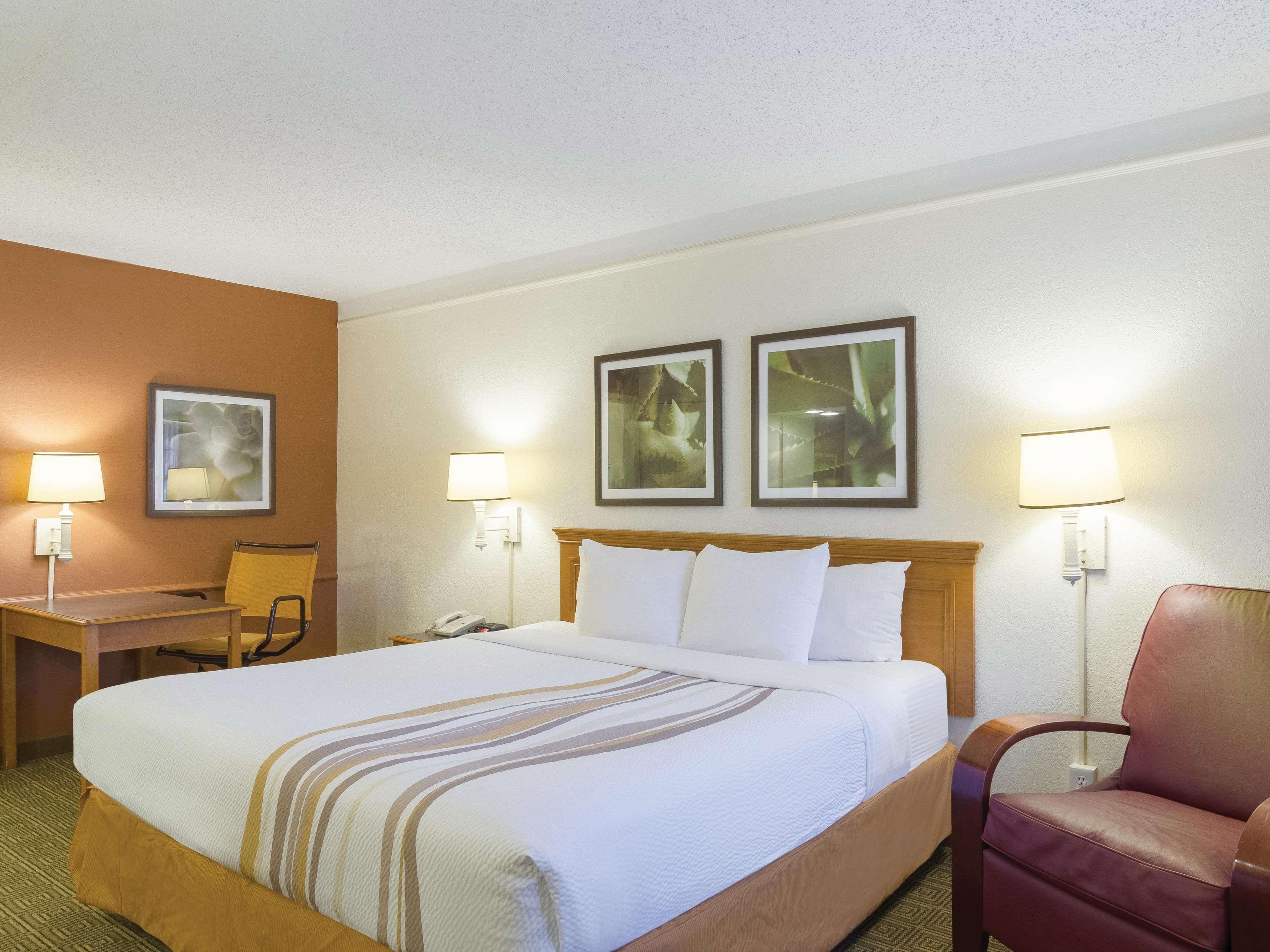 La Quinta Inn By Wyndham Denver Cherry Creek Bagian luar foto