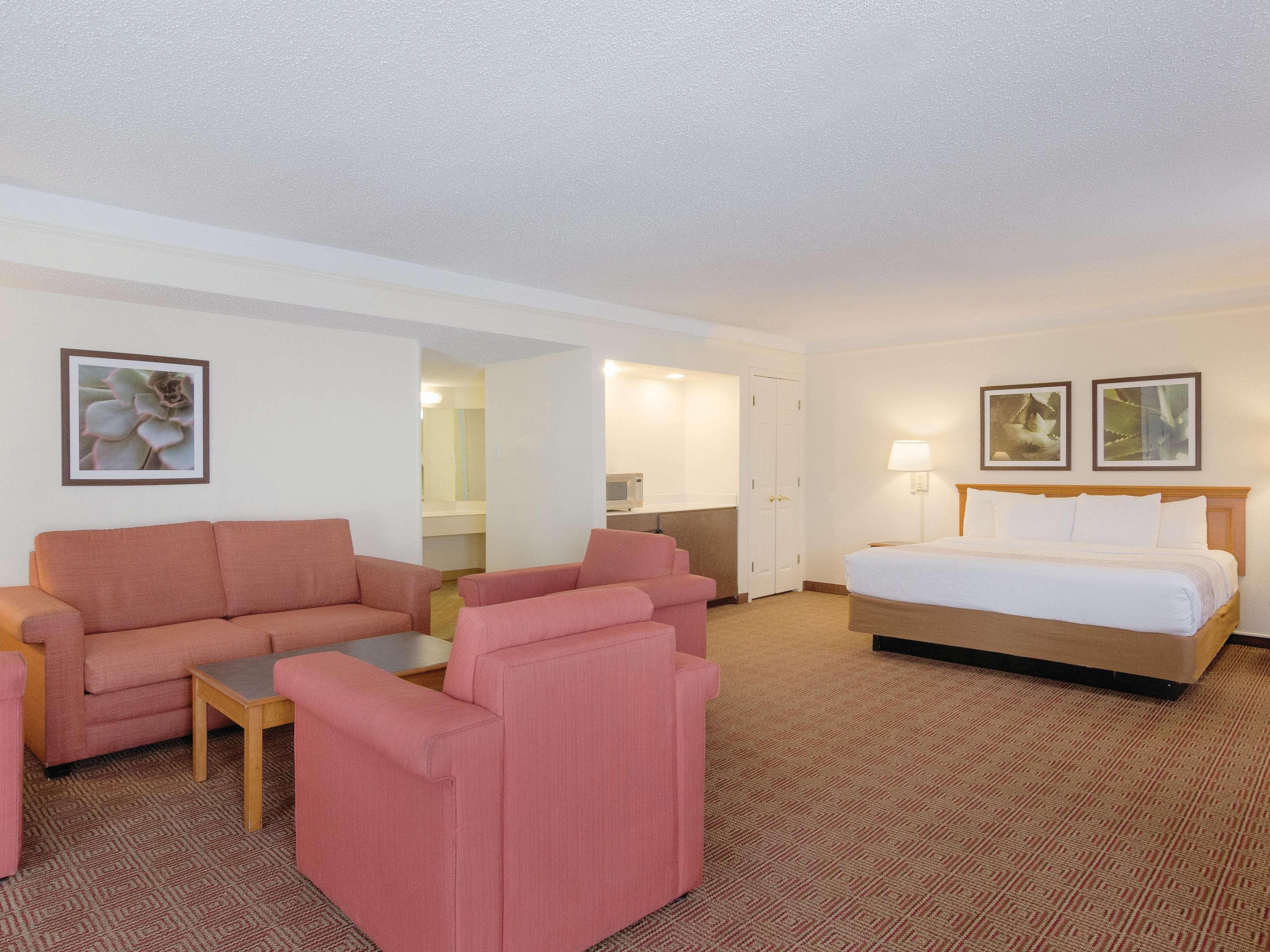 La Quinta Inn By Wyndham Denver Cherry Creek Bagian luar foto