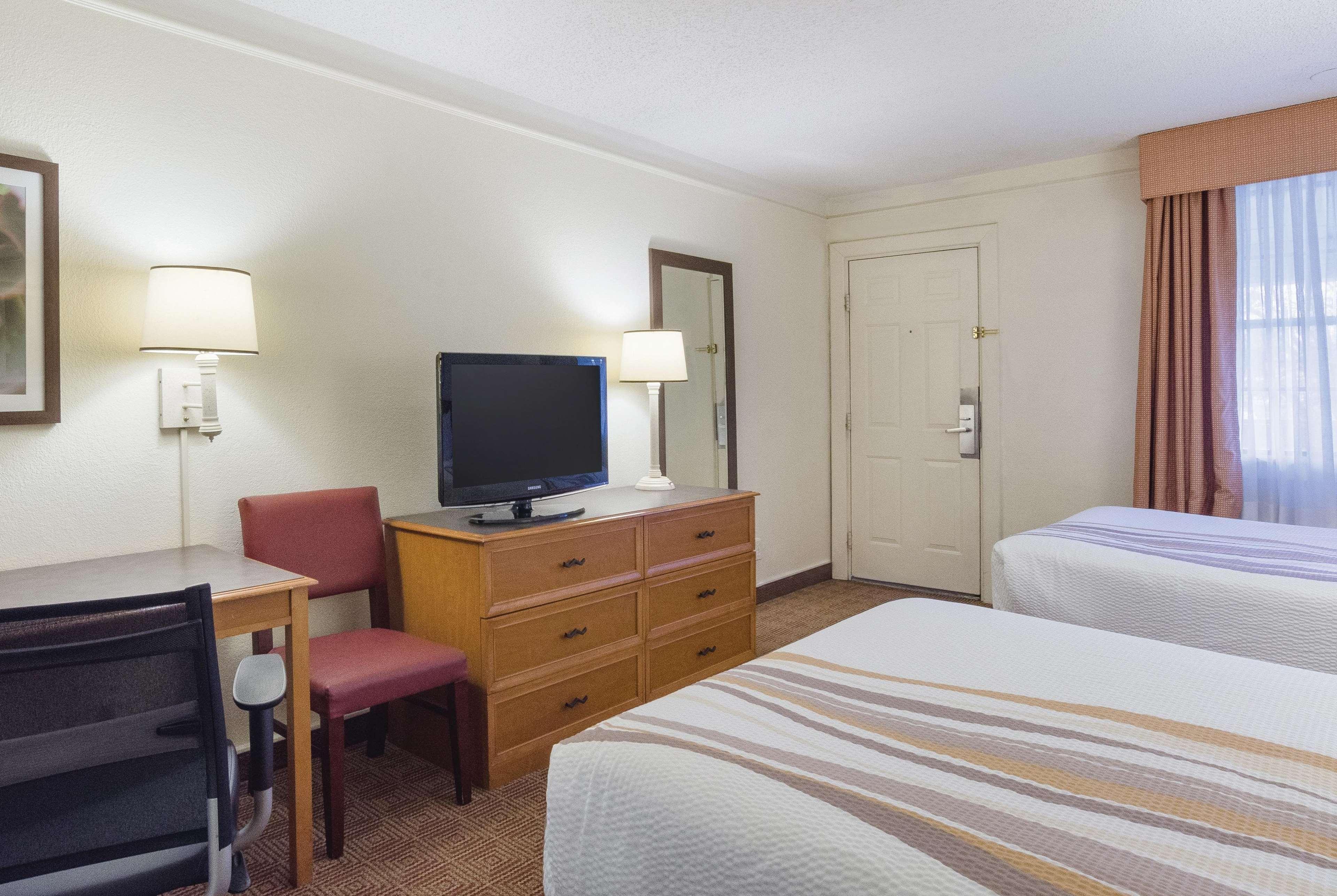 La Quinta Inn By Wyndham Denver Cherry Creek Bagian luar foto