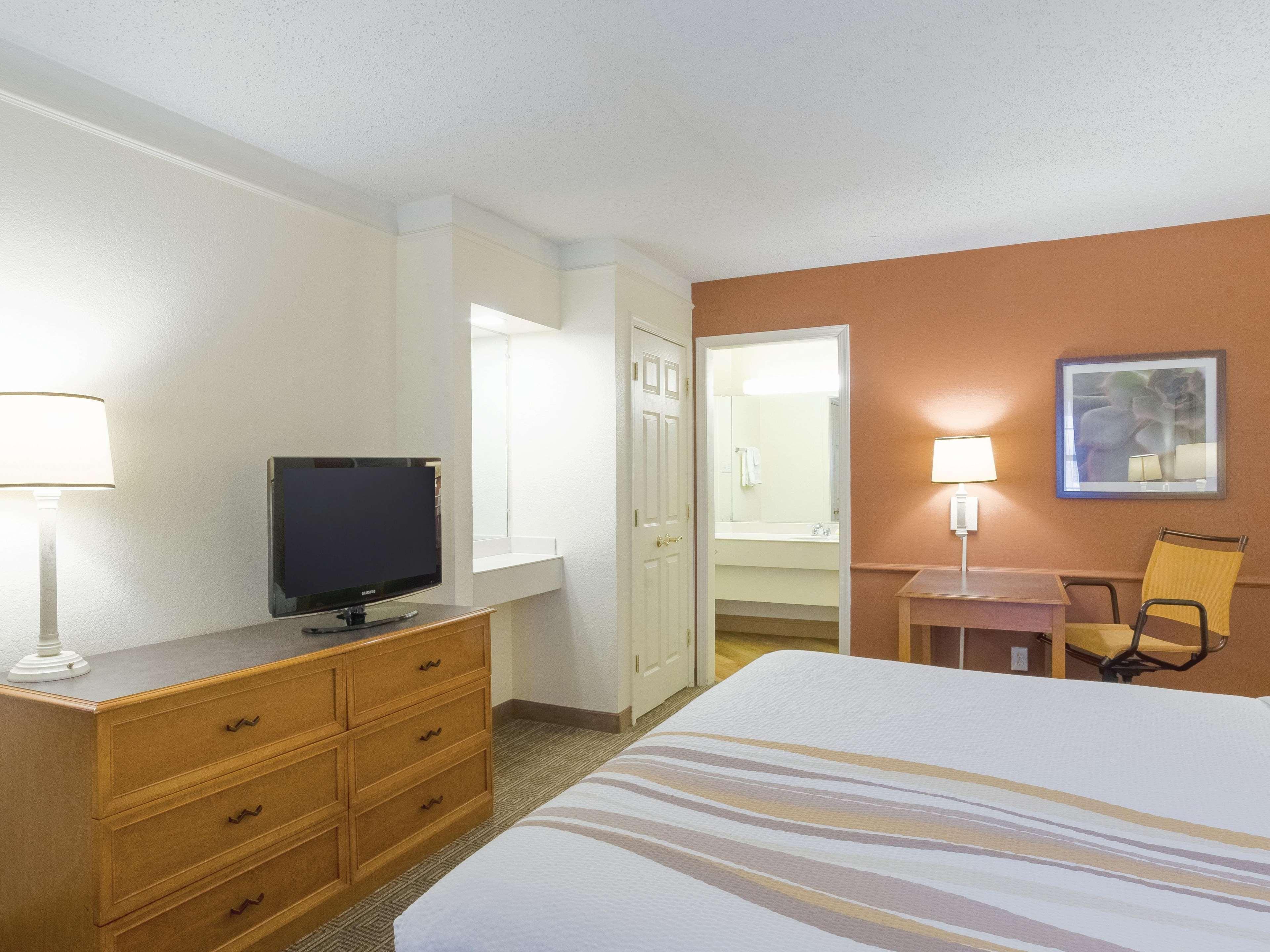 La Quinta Inn By Wyndham Denver Cherry Creek Bagian luar foto